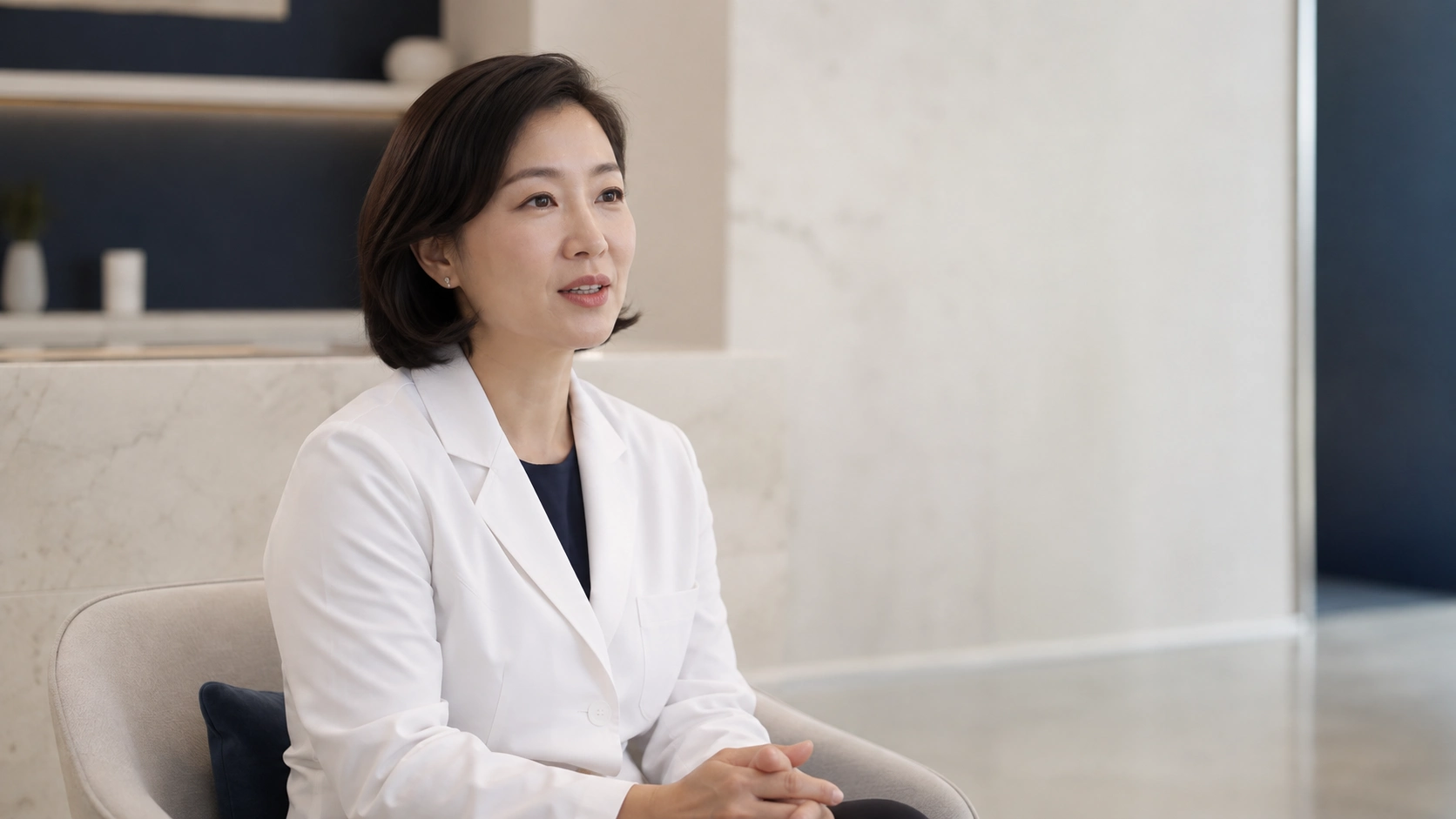 익명 여성 원장이 단독 인터뷰에 참여하는 장면